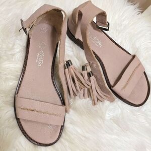 Bonavi Open Toe Tassel Ankle Strap Gladiator Leather Sandals. Size 7🌴✌️